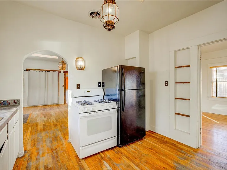 520 E Helen St — Photo 11