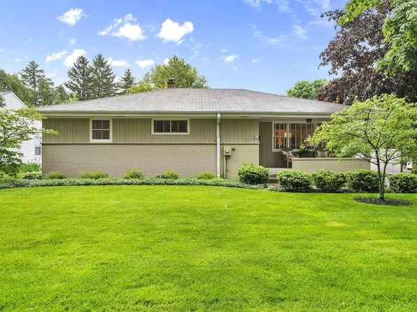 W67N868 Washington AVENUE, Cedarburg, WI 53012