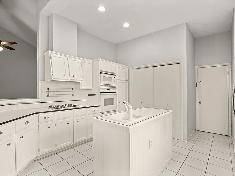 8113 Elkhorn Mountain Trl — Photo 1