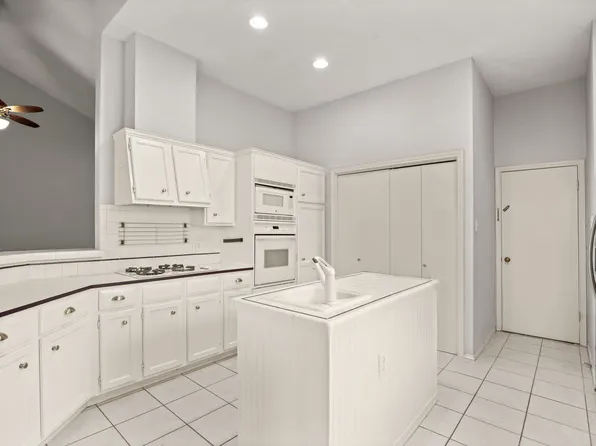 8113 Elkhorn Mountain Trl, Austin, TX 78729
