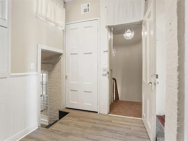 2 bed, 1.5 bath, 1295 sqft, $2,500 — Photo 3