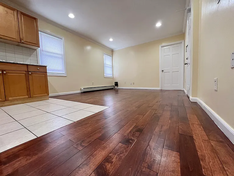78 Hutton St #2A — Photo 5