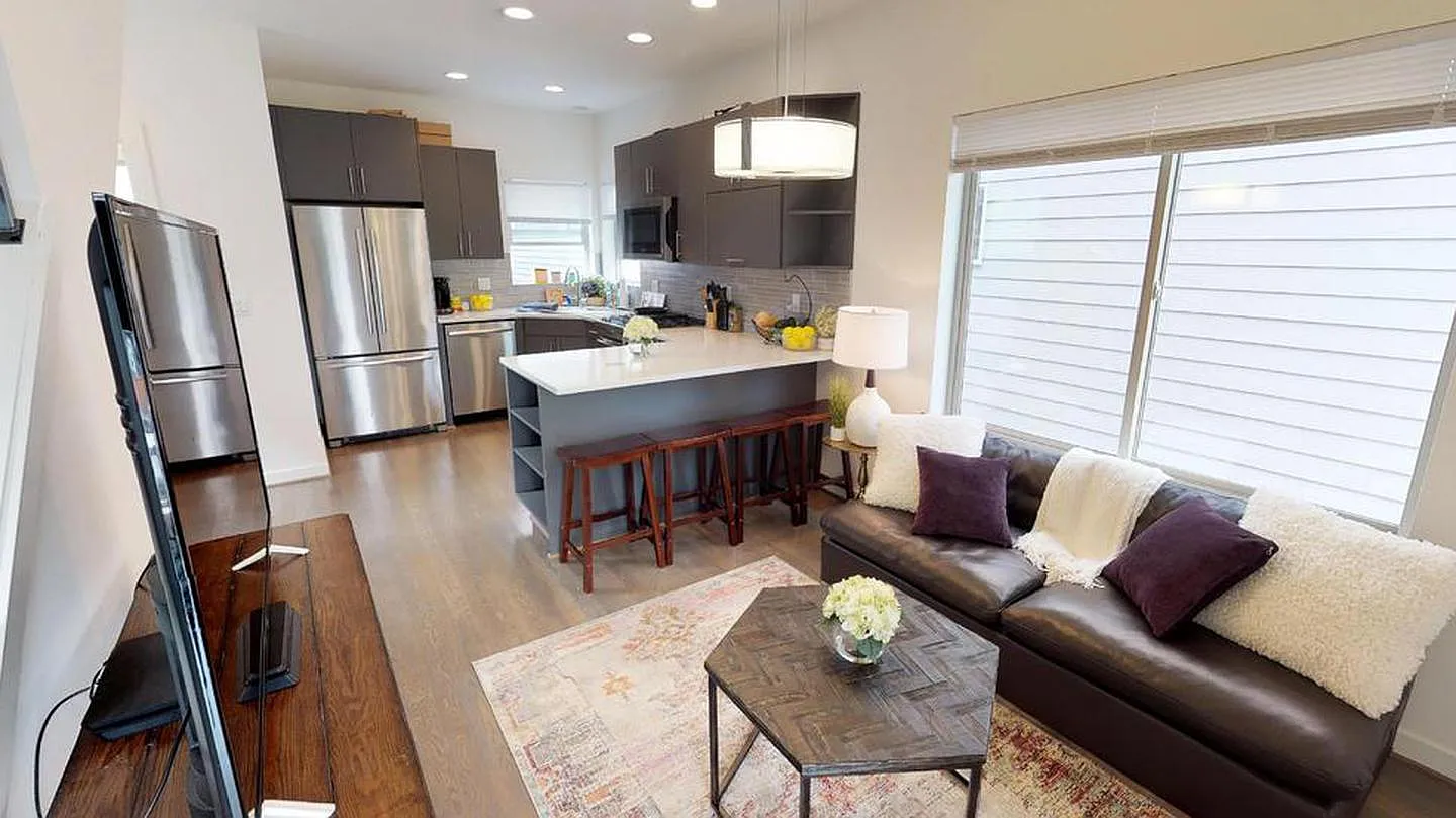 1 bed, 1.0 bath, $820 — Photo 3