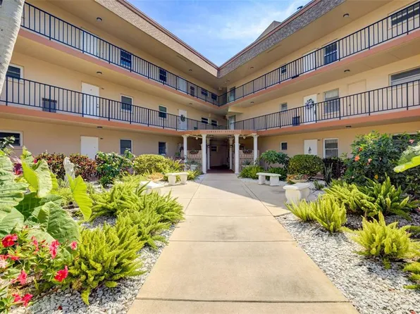 5020 Brittany Dr S APT 211, Saint Petersburg, FL 33715