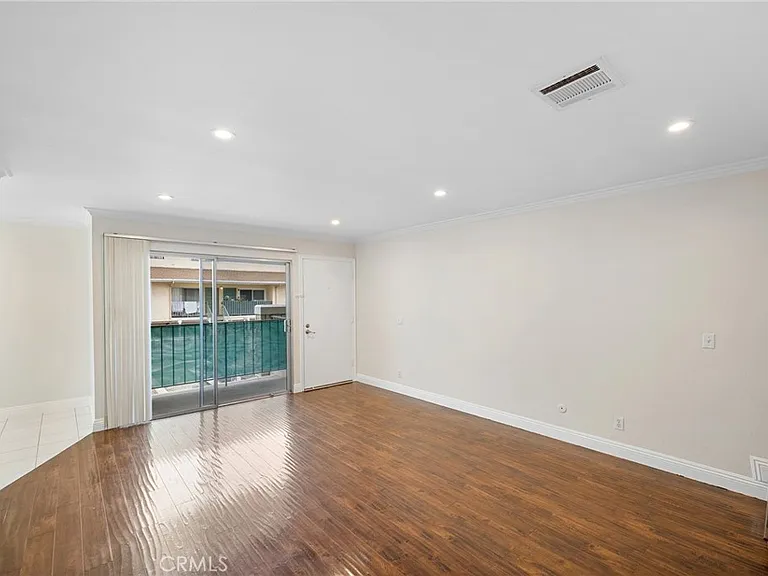 121 Sinclair Ave #206 — Photo 7