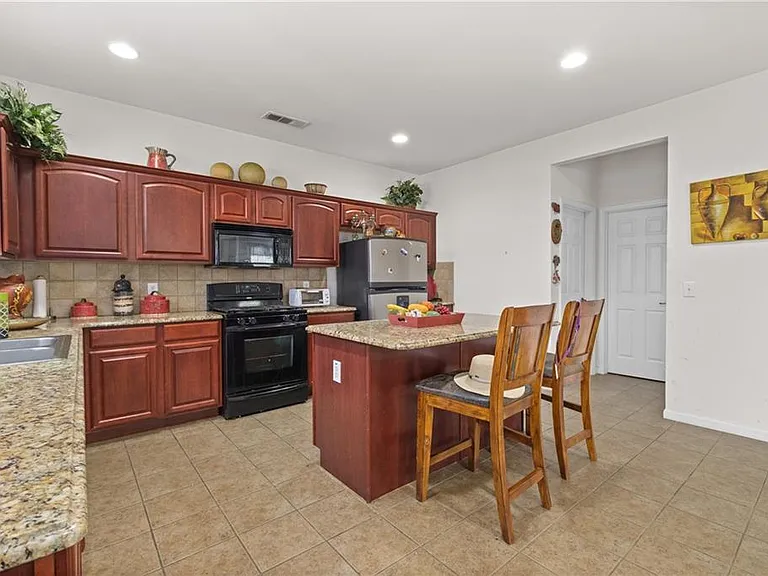 2033 Rolling Rock Ct — Photo 4