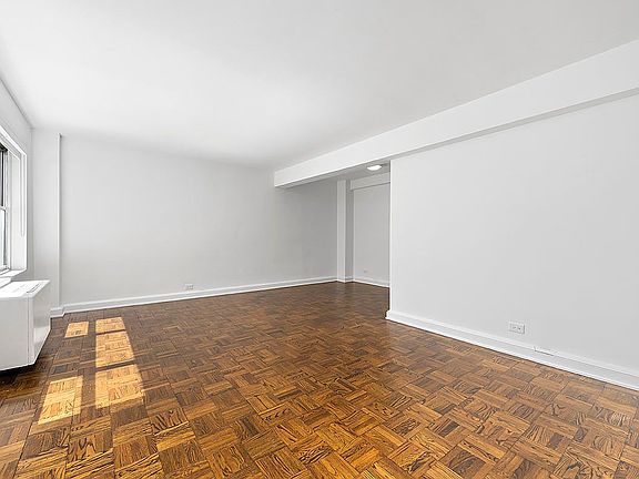 4th image of 136 E 55th St APT 5R