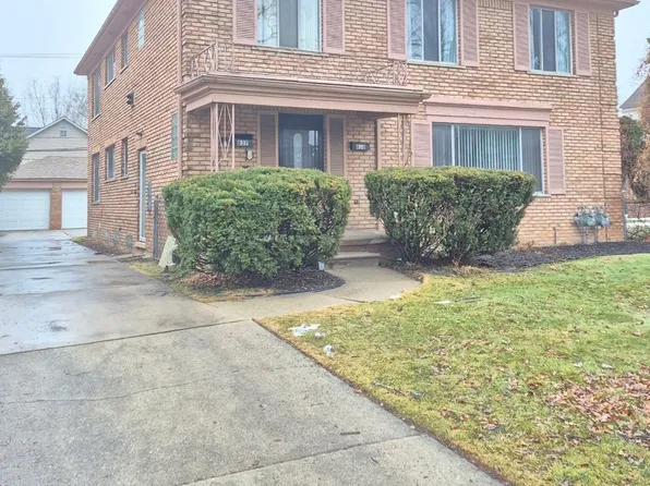 830 Harcourt Rd, Grosse Pointe, MI 48230