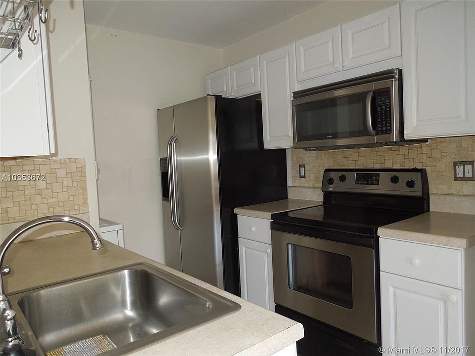 1st image of 10104 Twin Lakes Dr