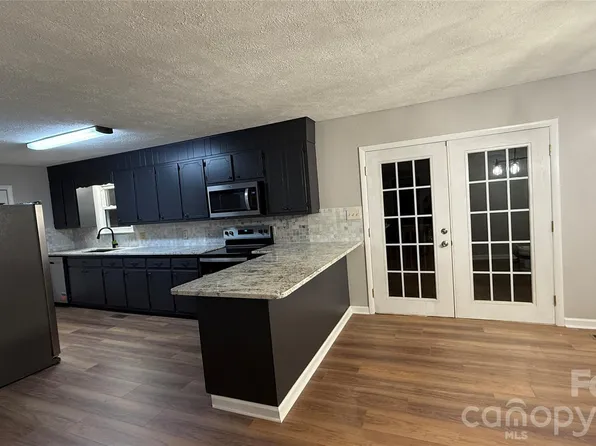 210 Bleynat St NE, Valdese, NC 28690