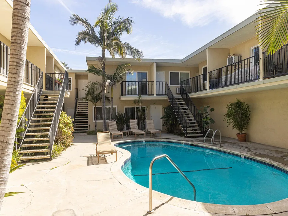 8740 Owensmouth Ave #14
