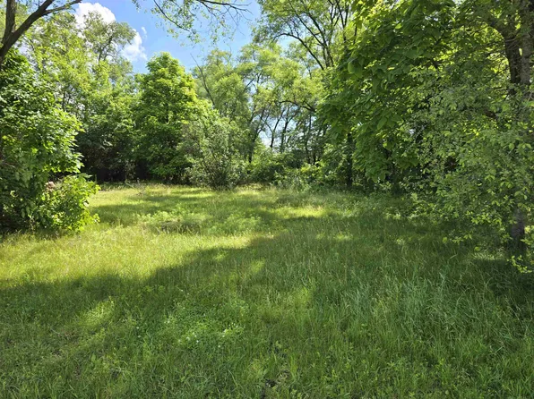 109 S 7th St, Avoca, WI 53506