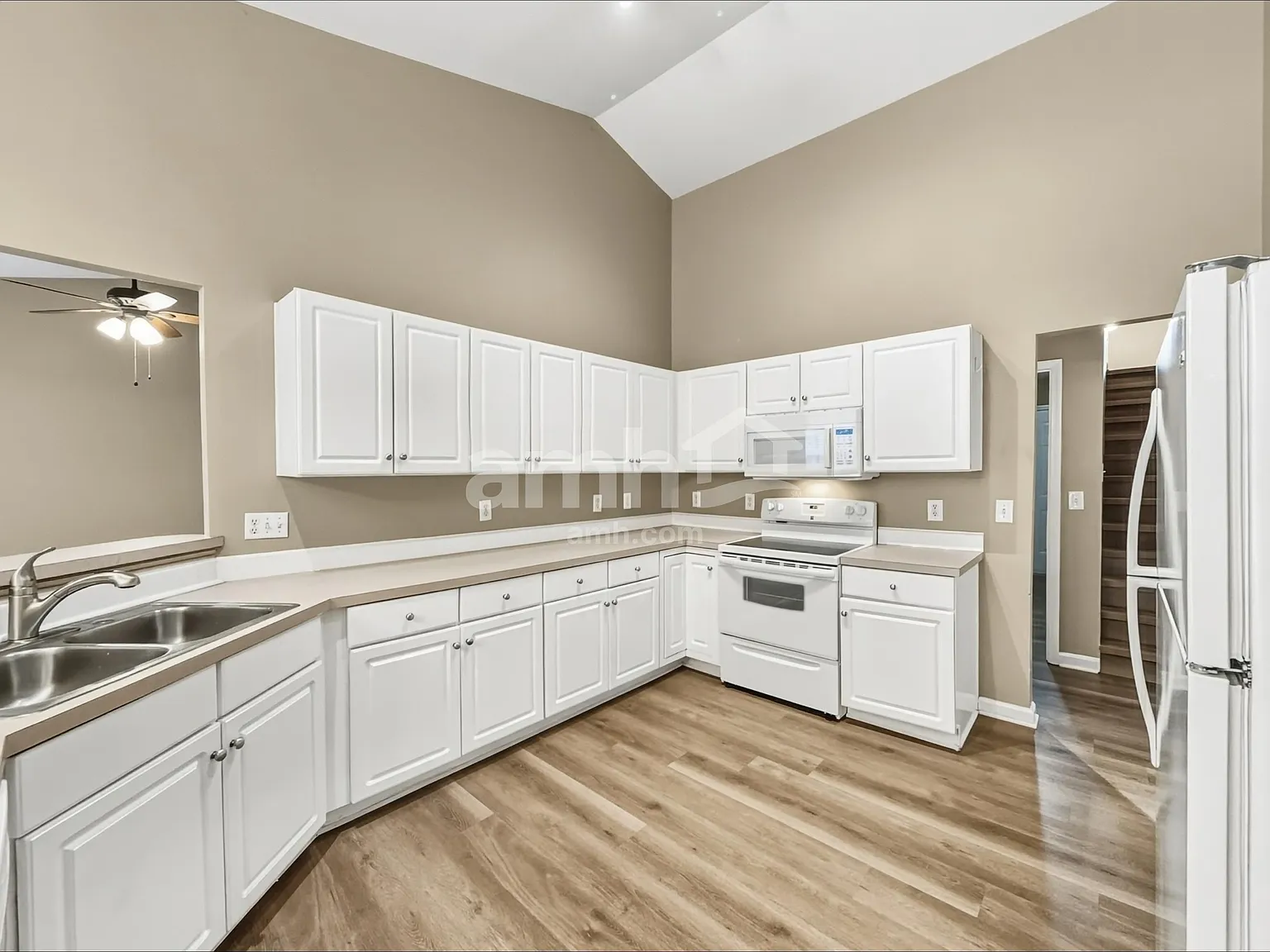 4 bed, 3.0 bath, 2408 sqft, $2,585 — Photo 3