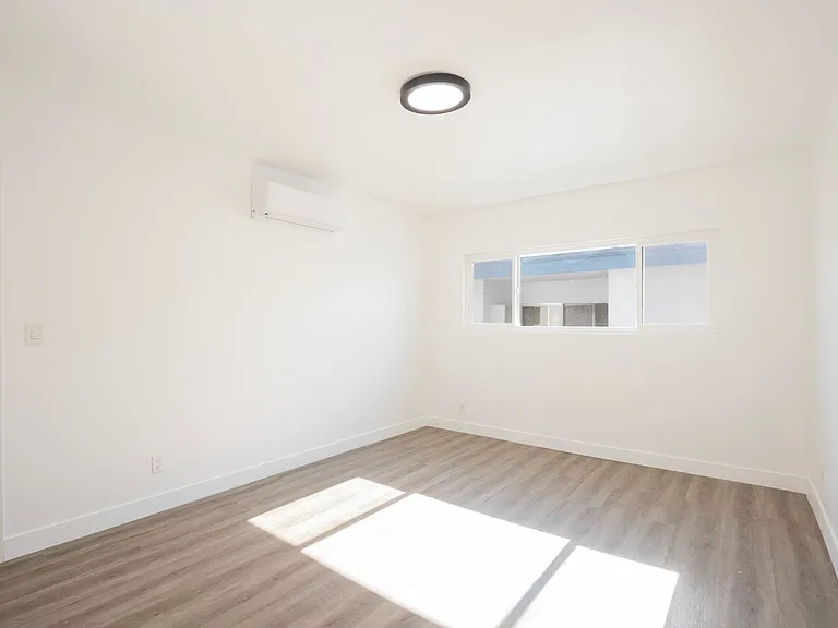1235 N Ogden Dr #4 — Photo 13