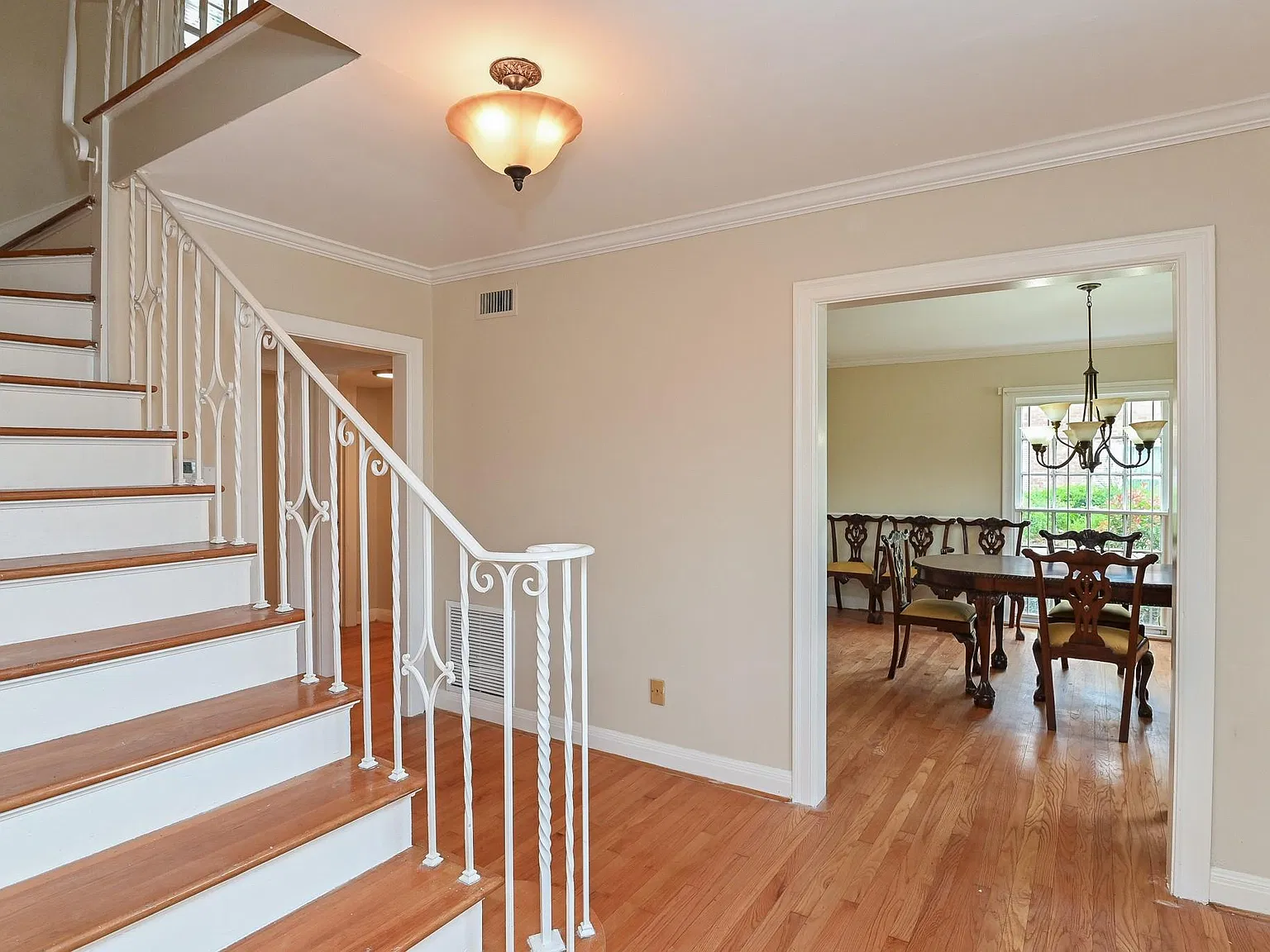 5 bed, 3.5 bath, 3018 sqft, $2,900 — Photo 3