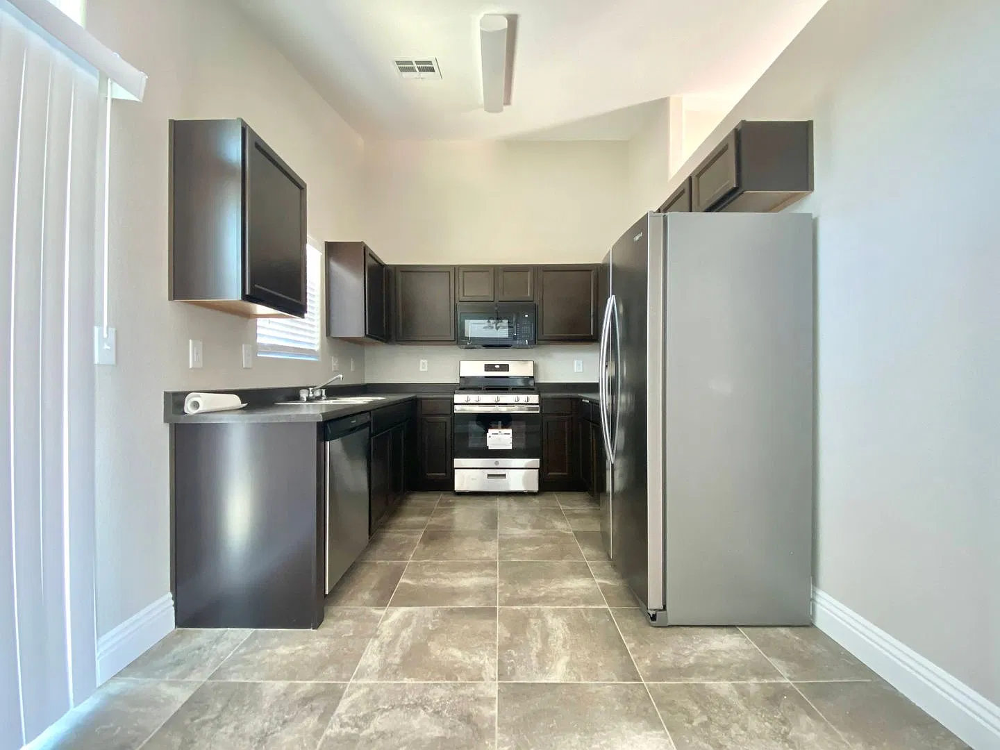 Beautiful one-story, three-bedroom, and two-bathroom home — Photo 2