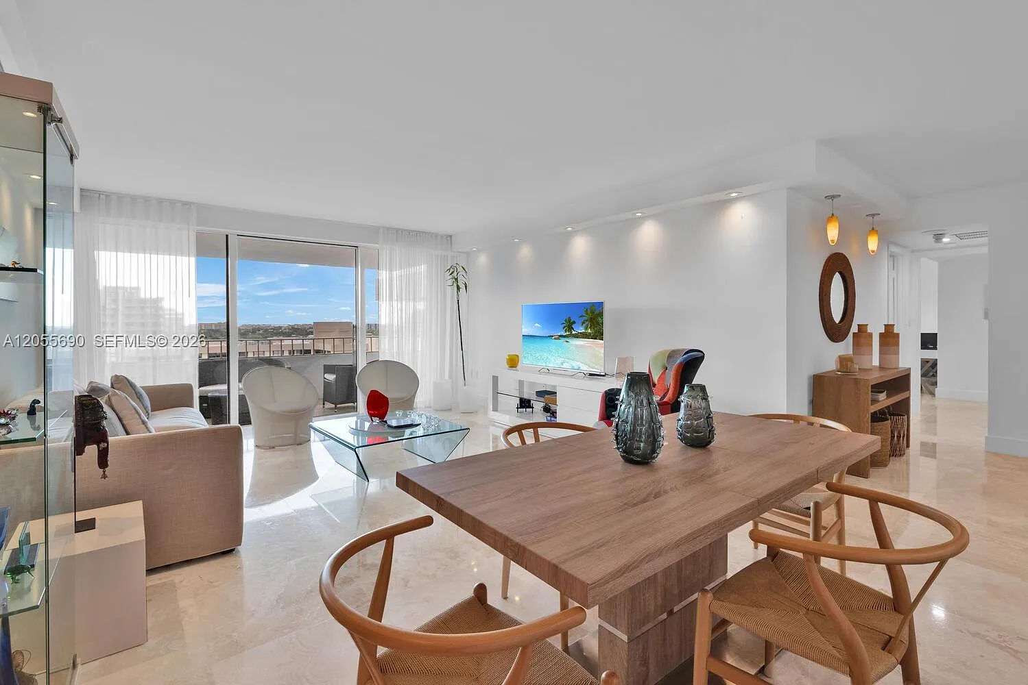 Commodore Club West Condo — Photo 2