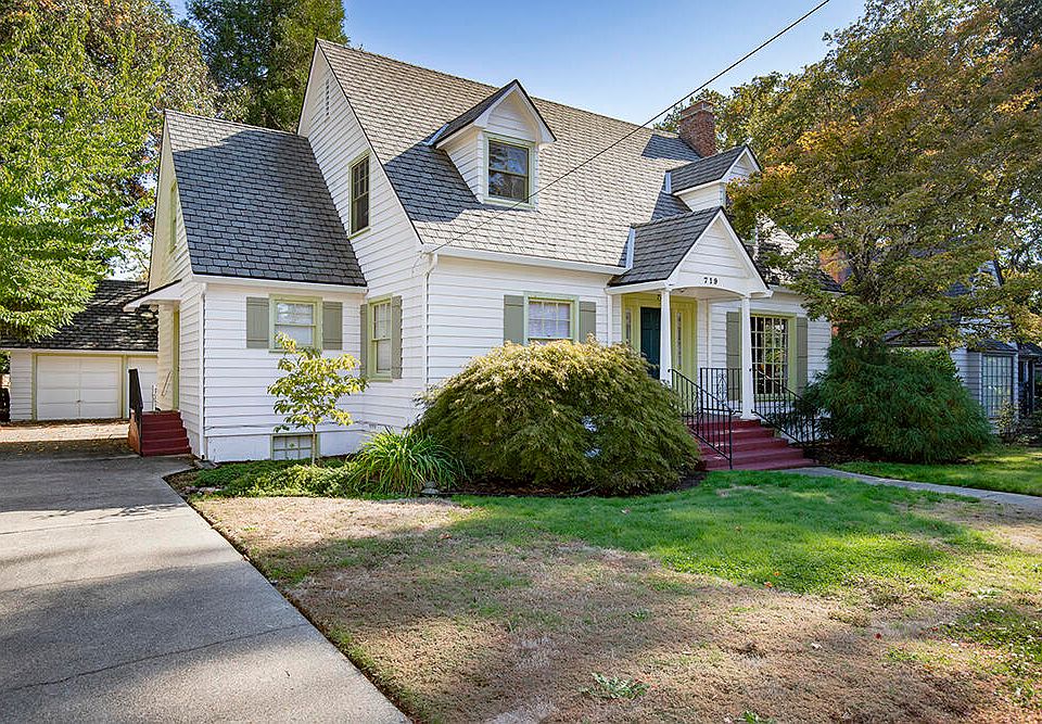 1st image of 719 NW 3rd St