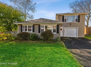 2115 Old Elm Rd, Lindenhurst, IL 60046