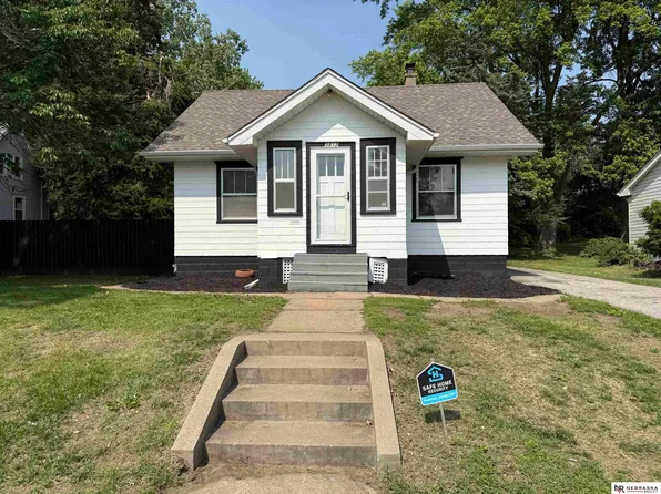 3812 N 52nd St, Omaha, NE 68104