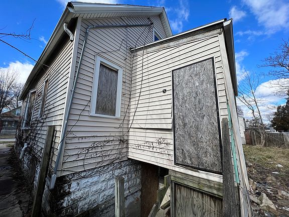 4th image of 10519 S La Salle St