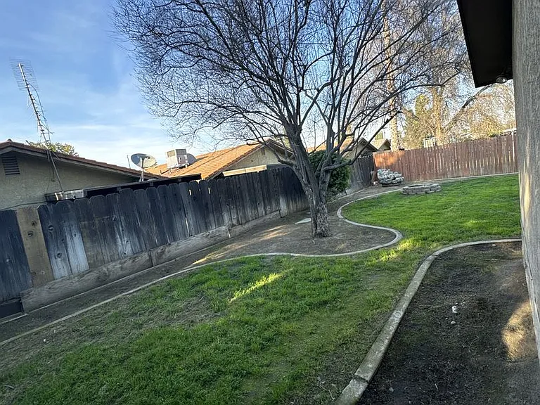 3504 W Cutler Ave — Photo 32