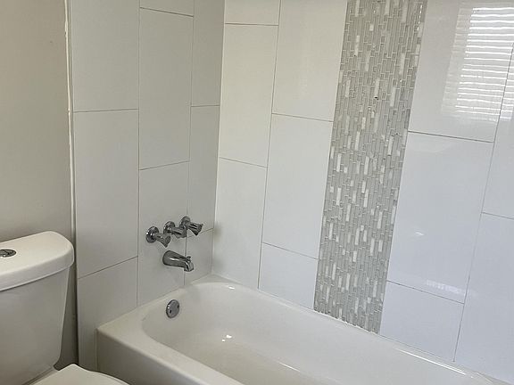 5th image of 1500 NE 50th Ct APT 10