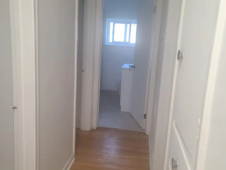 108 Rochman Blvd #MAIN FLOOR — Photo 13