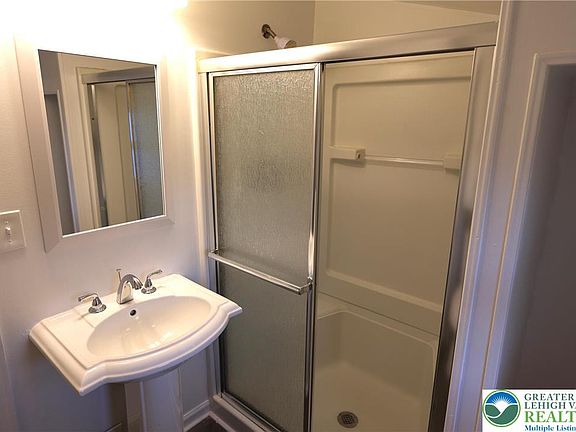 5th image of 113 W Frankford St
