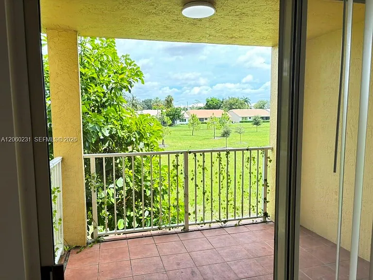6292 La Costa Dr #H — Photo 4