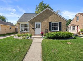 5809 N Bel Aire DRIVE, Glendale, WI 53209