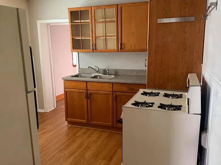 242 S Carroll St — Photo 3