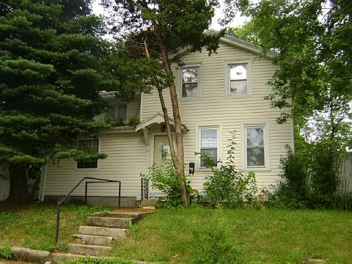 1st image of 105 S Comstock St