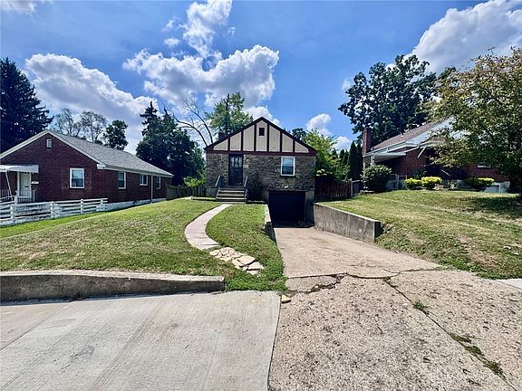 2nd image of 250 Castlewood Ave