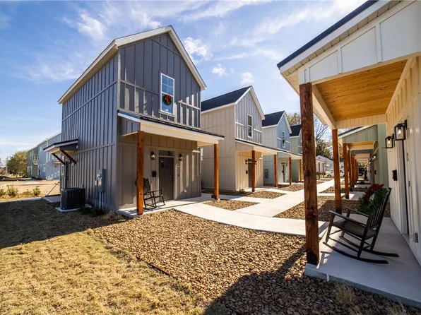 660 W Price Ave, Springdale, AR 72764