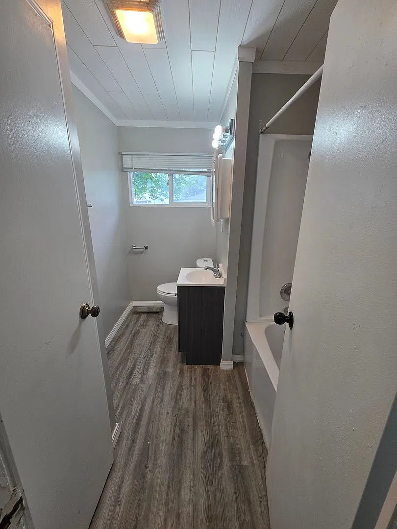 3 Bedroom | 1 Bathroom | Corner Lot — Photo 4