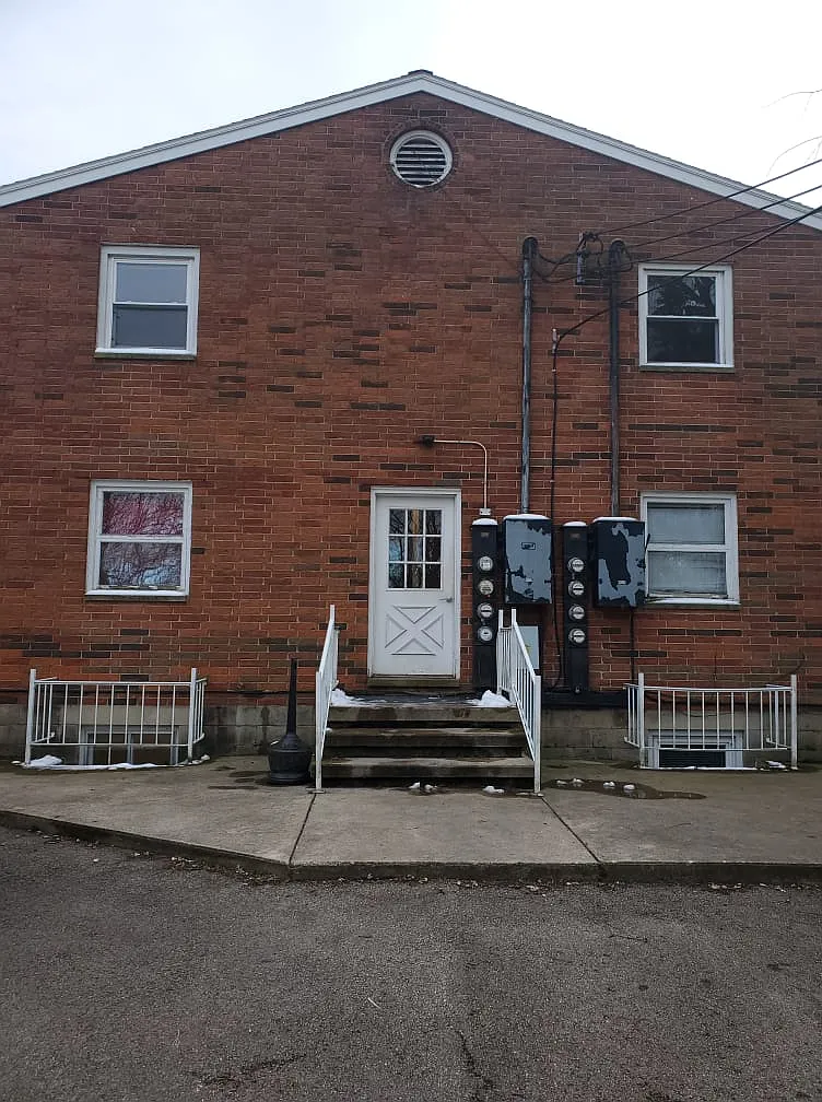 1 and 2 Bedroom Apartment building — Photo 3