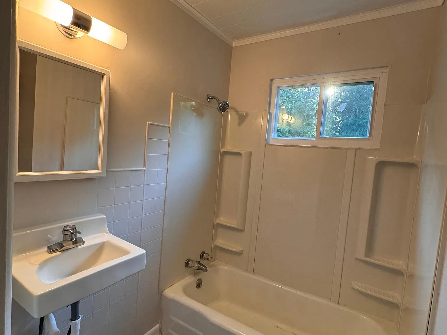 2 bed, 820 sqft, $1,100 — Photo 2