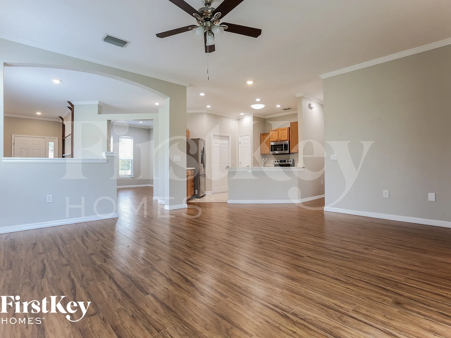3 bed, 2.0 bath, 1598 sqft, $2,420 — Photo 2