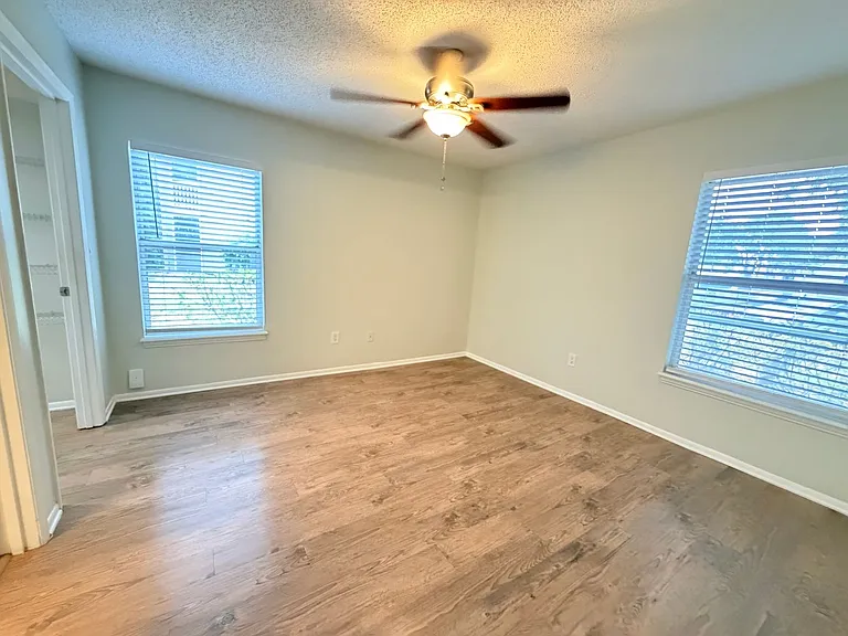 Glenbrooke Apartments — Photo 20