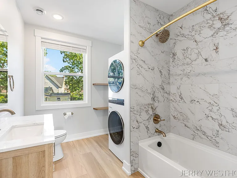 715 Butterworth St SW #4 — Photo 12