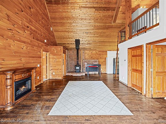 3rd image of 5186 Pinckney Rd