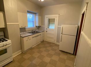 1180 SW Macvicar Ave, Topeka, KS 66604