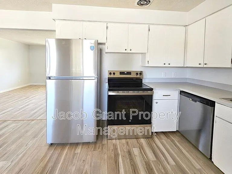2118 Saint Clair Rd — Photo 6