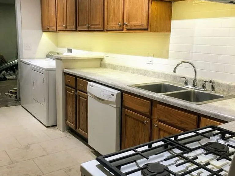 286 E Norman Ln — Photo 2