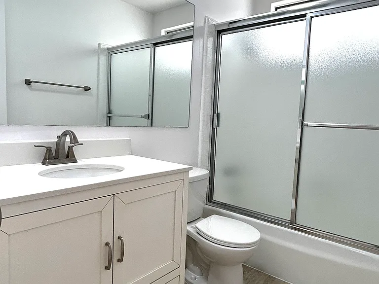 1220 Wellesley Ave #8 — Photo 8