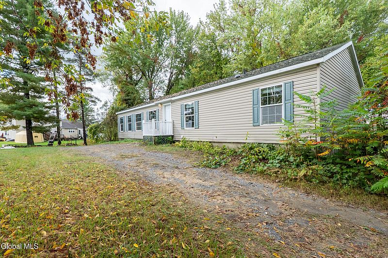 3rd image of 185B Brookwood Road