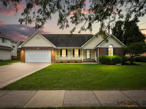 1338 Foxbend Dr, Sycamore, IL 60178