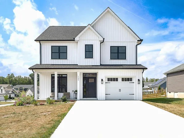 135 Langley Dr, Waynesboro, VA 22980
