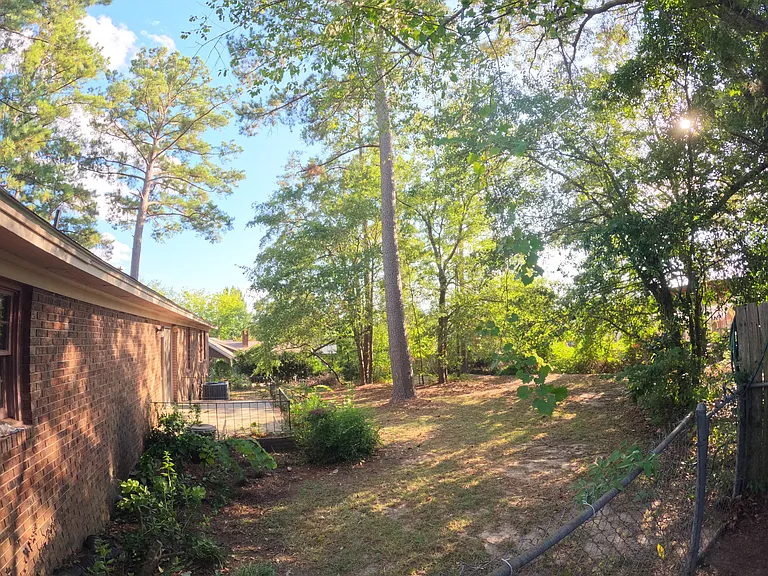 207 Deerwood Cir — Photo 13